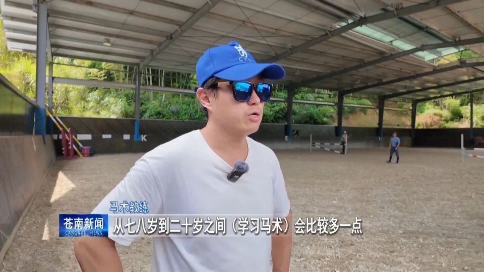 西也挺多的, 好者们身着